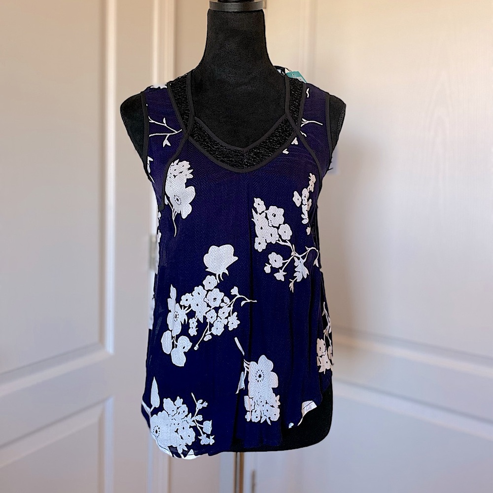 Q&A sleeveless blouse XS